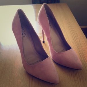 Pointed toe pumps from Rainbow